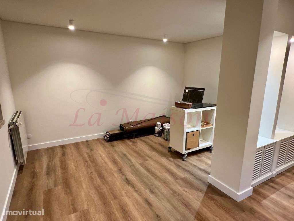 Moradia V4 Duplex no Centro de Loures-19