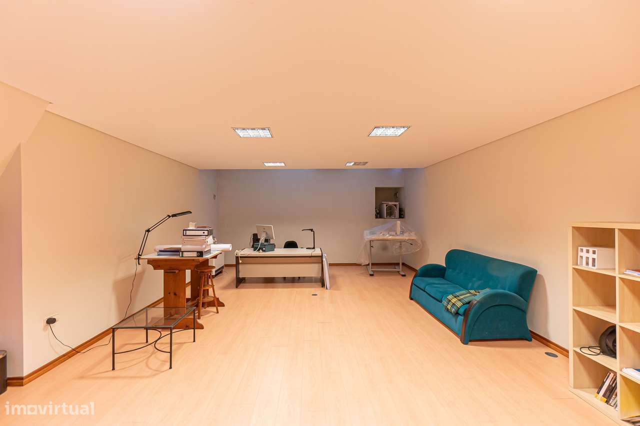 Moradia T3+1 Renovada com Vista Mar em Esmoriz-9