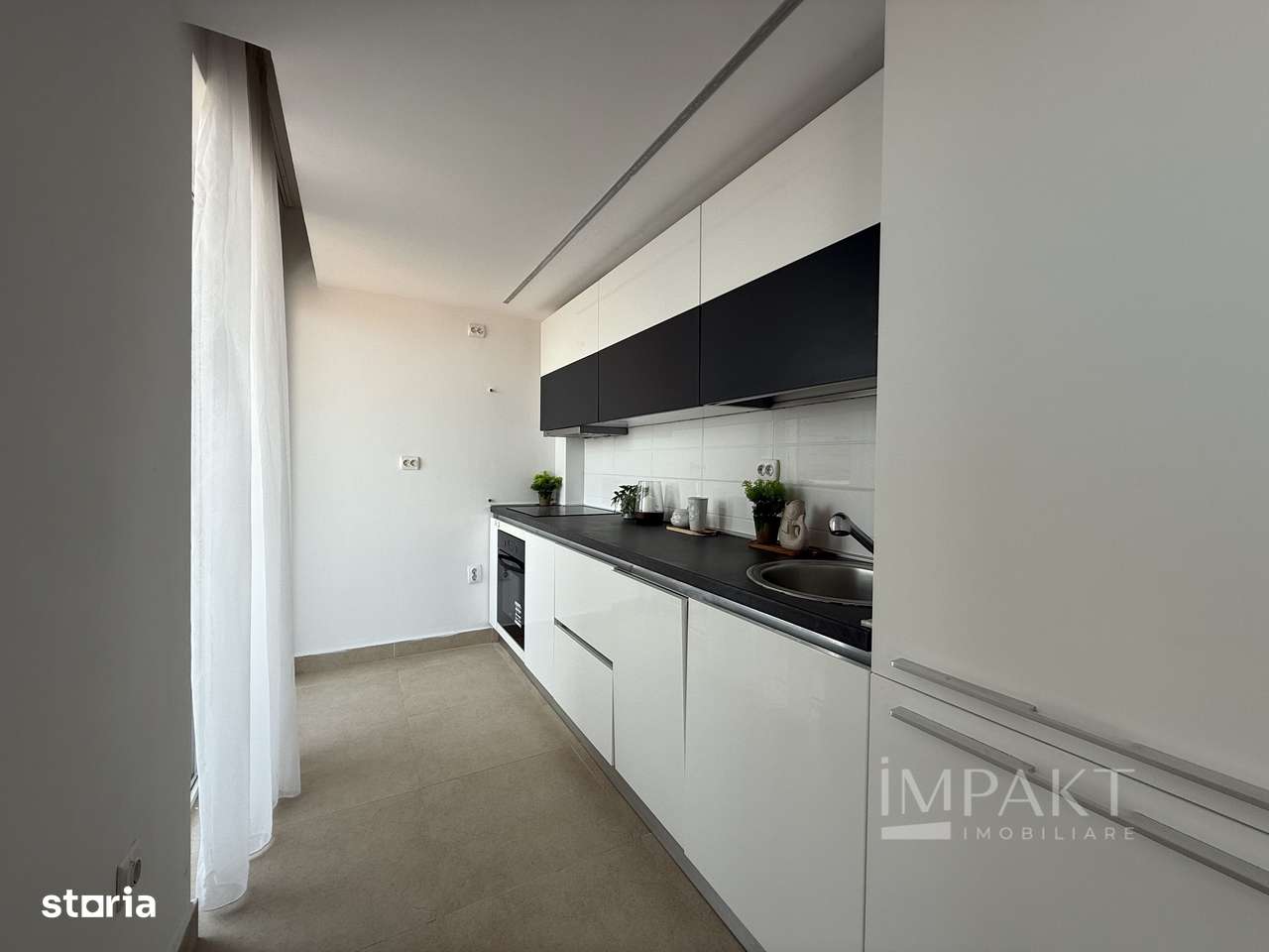 Penthouse pe doua niveluri cu 5 camere in cartierul Buna Ziua! - Imagine principală: 4/16