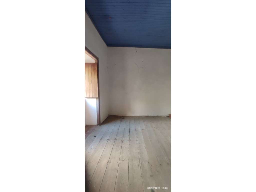 Casa para restauro com 6000m2 de terreno, localização única entre a...-5