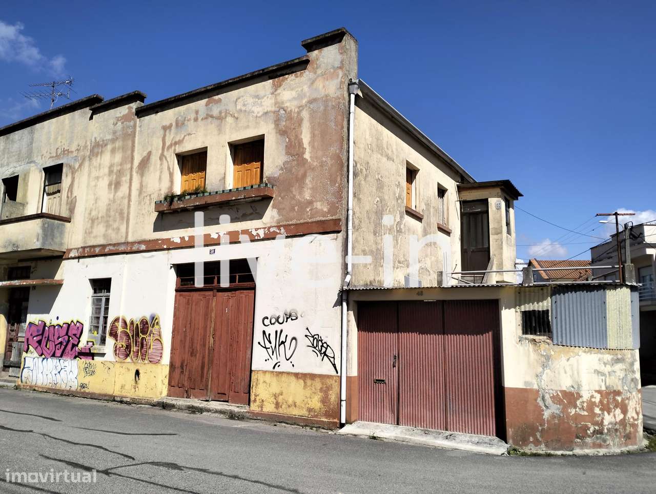 Prédio urbano com viabilidade de construção-0