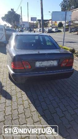 Mercedes Classe E 300 TD W 210 de 1998 para peças - 2