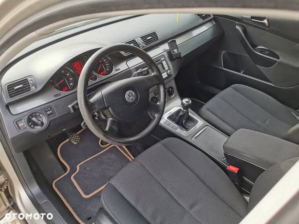 Volkswagen Passat 1.6 Comfortline - 8