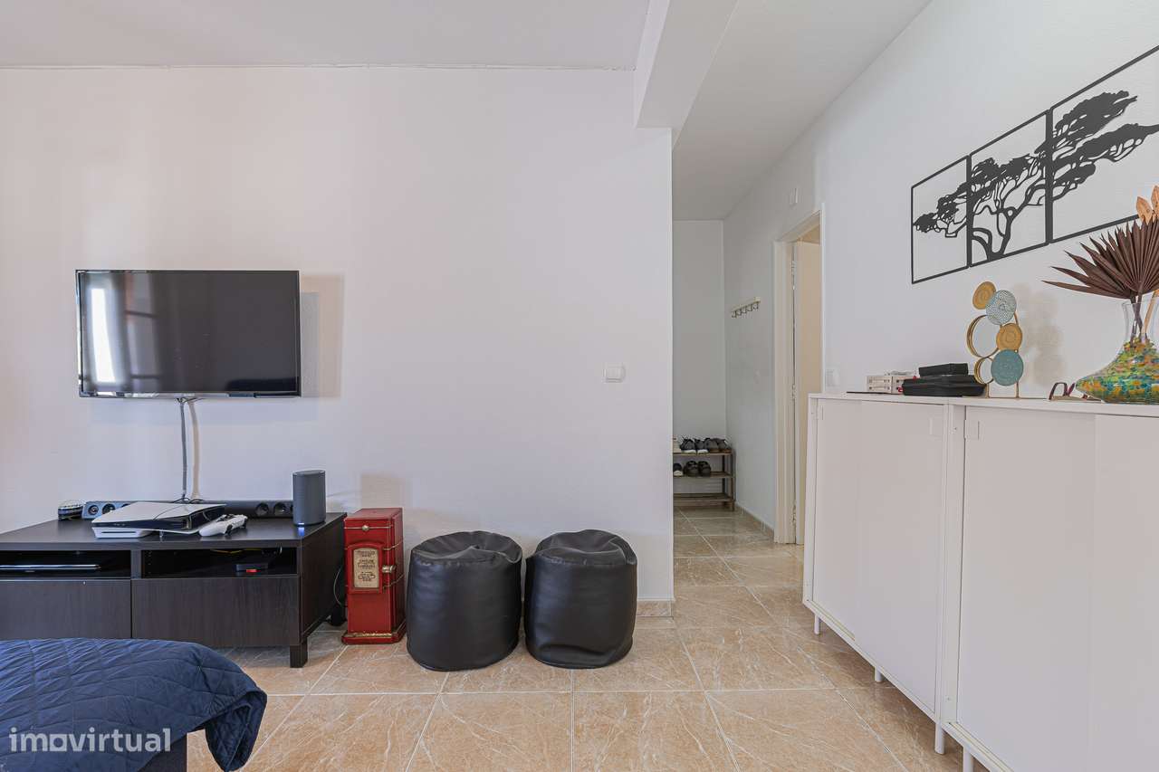 Apartamento de 4 assoalhadas no centro da Moita-7