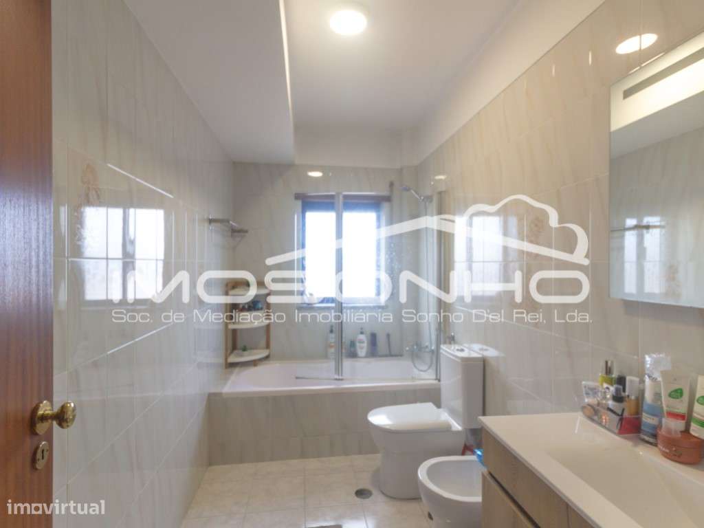 Apartamento T3, com terraço e elevador, no centro da Marinha Grande-9