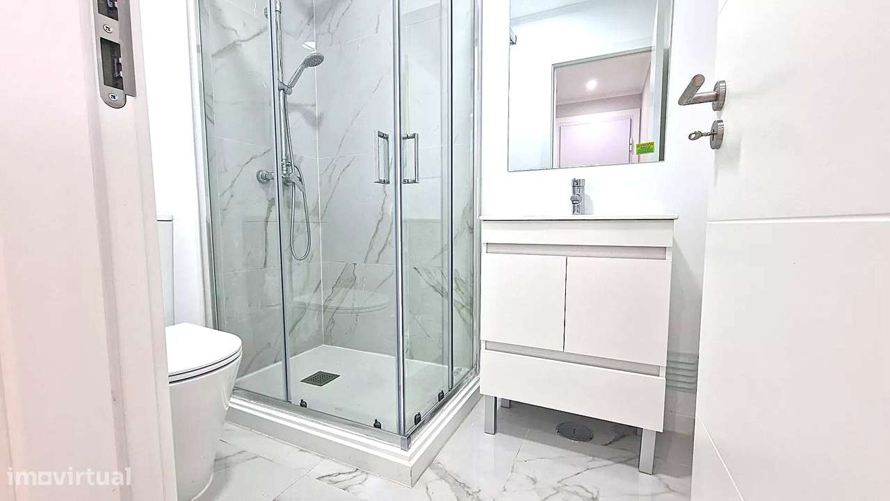 Oportunidade Única: Magnífico Apartamento Familiar com Remodelação e A - Grande imagem: 2/17