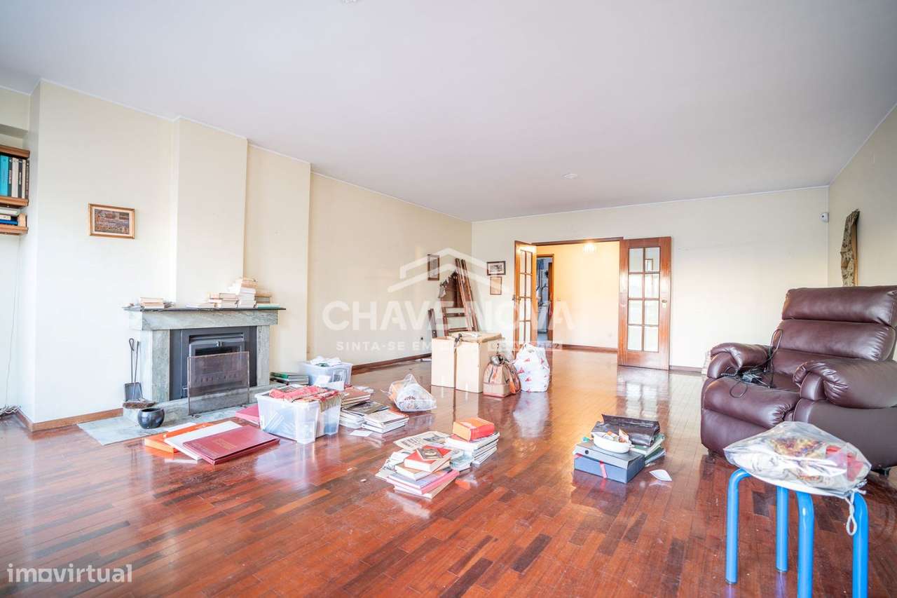 T4 p/ Renovar c/ Varanda em Ramalde - Grande imagem: 3/25