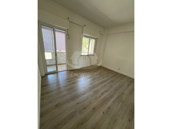 Apartamento T1 com 60 m² em Vialonga-12