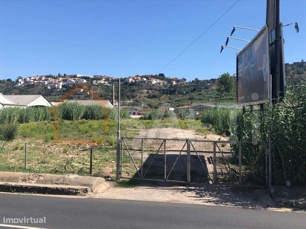 Terreno na N8 com 2580 m² em Póvoa de Santo Adrião - Odivelas.

N... - Grande imagem: 4/7
