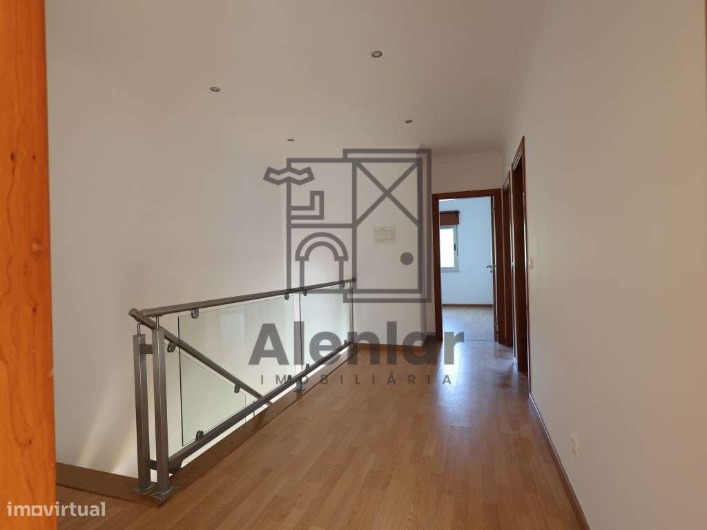 Moradia V3 localizada na freguesia da Carnota, em Alenquer.-14