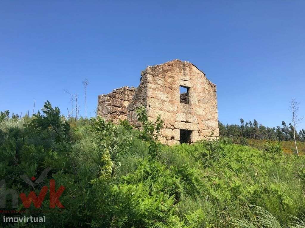Terreno com ruína em pedra com vistas desafogadas - Grande imagem: 4/11