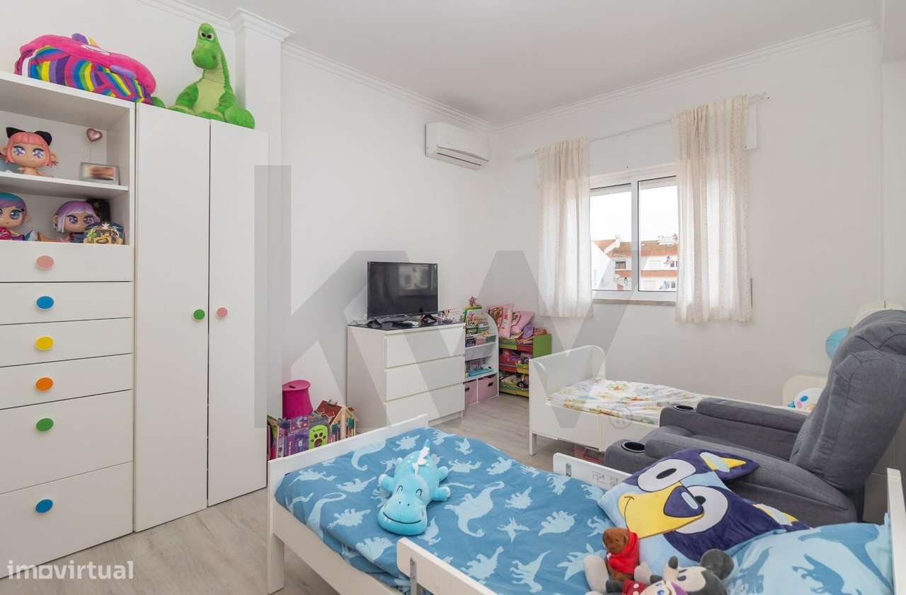 Apartamento T4 Duplex na Amora-37