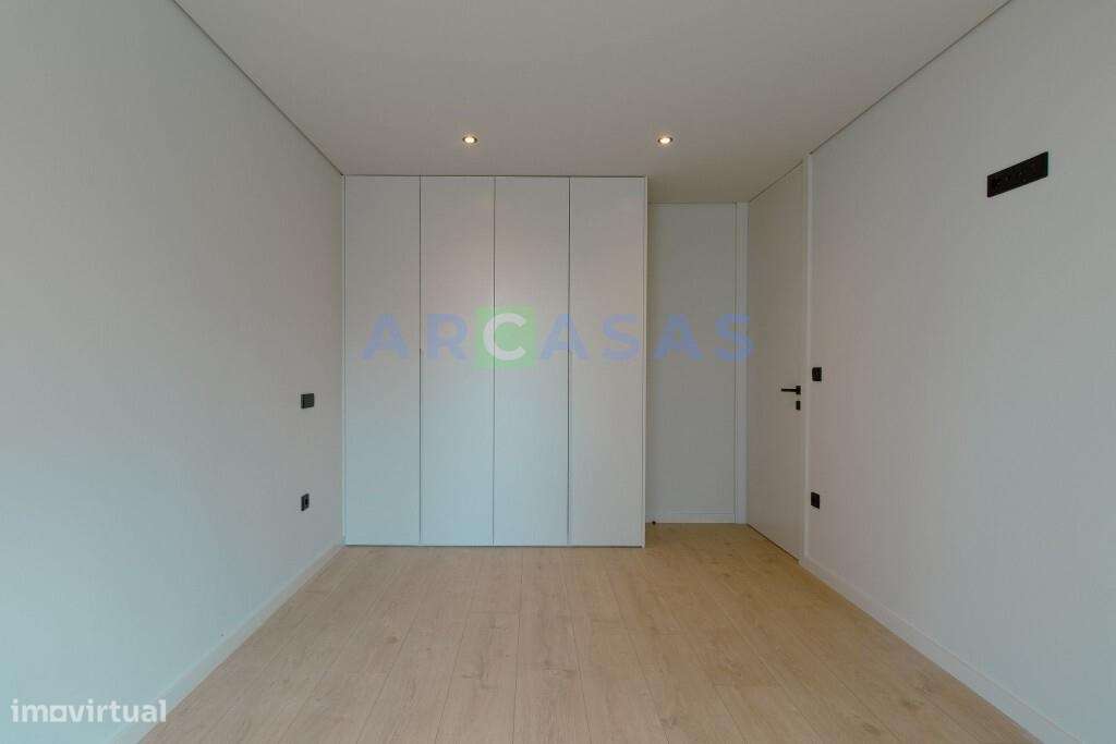 Apartamento T1 com terraço e lugar de garagem em São Cosme, Gondomar-5