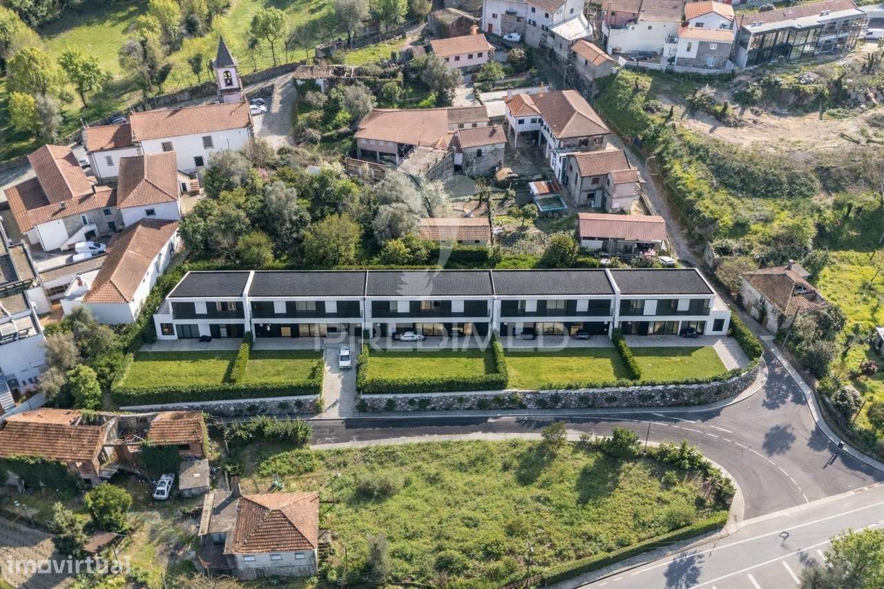 Terreno com 2.135 m² em Rio Caldo – Gerês | Oportunidade de Investi... - Grande imagem: 2/17