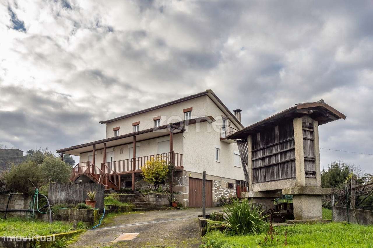 Moradia T3 3 Com Vistas Amplas Terreno E Anexos Souto De Lafo