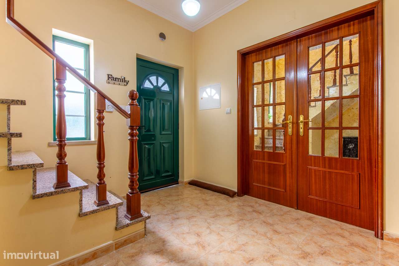 Quinta do Conde – Moradia Geminada de 4 assoalhadas c/ garagem-17