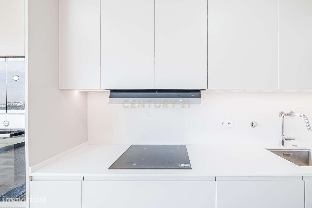 Moradia T4+1 Contemporânea com Piscina-11