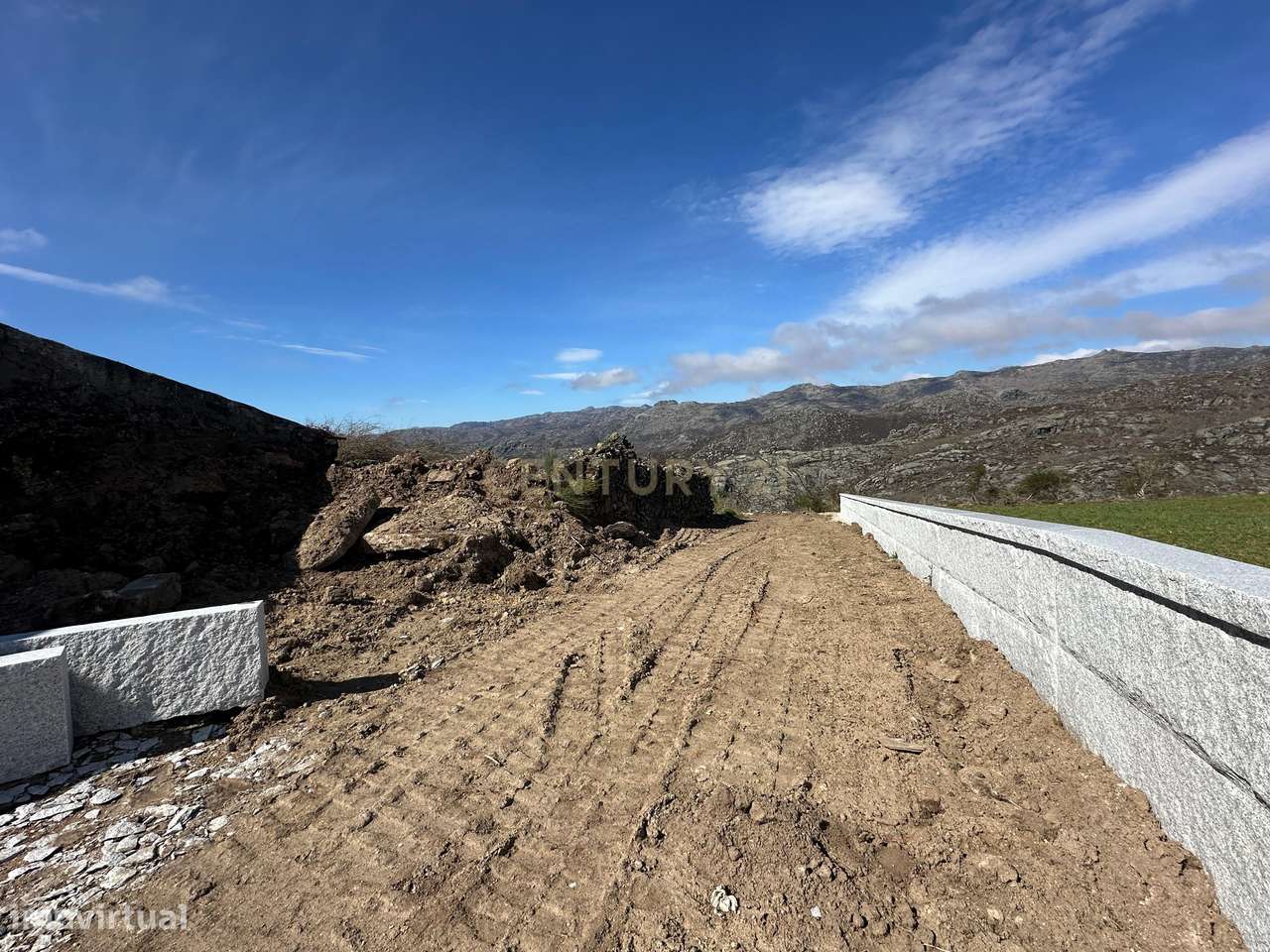 Terreno com Ruina em Pitão das Junias, zona do geres-16
