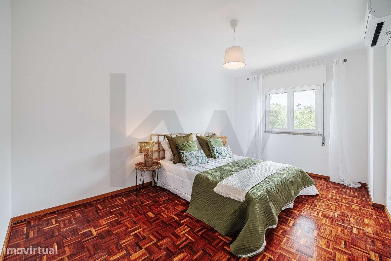 Moradia T3 em banda no Alto do Lagoal — luz natural, espaço e funciona-16