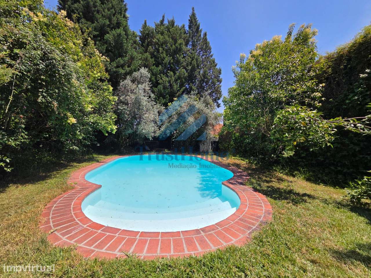 Moradia V5 com jardim, piscina e ginásio no centro de Coruche-4