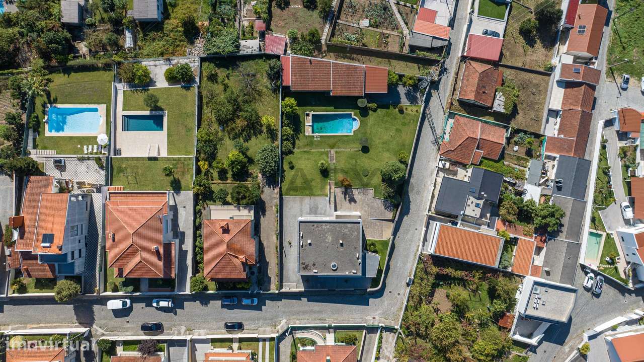 Moradia T4 com Piscina - Nogueira, Braga-43