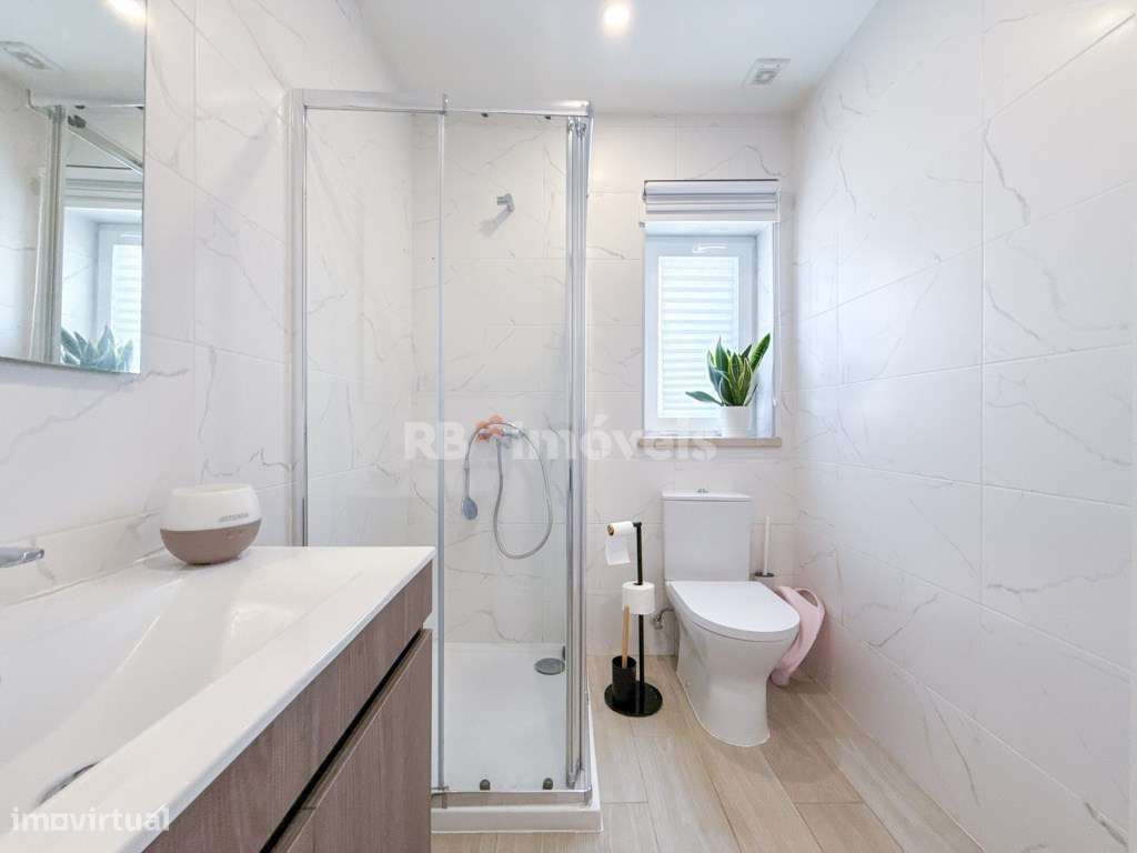 Apartamento T3 Semi-Novo, c/ Garagem - em Constância-32