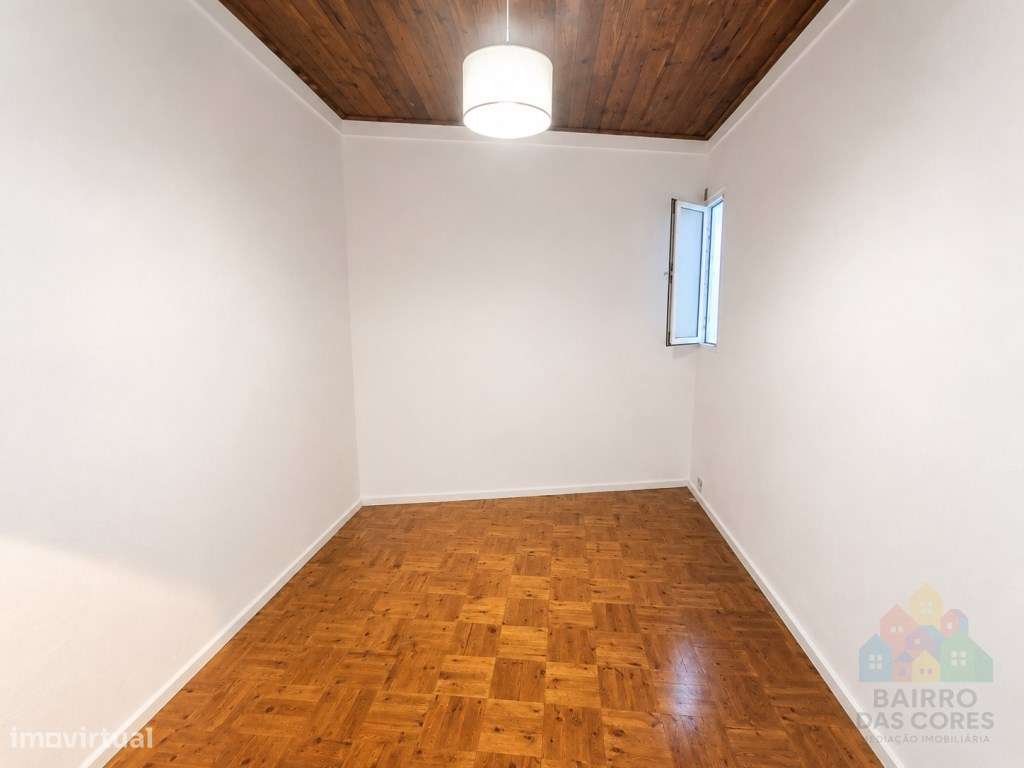 T3 Remodelado com Pátio Privativo em Abrantes-6