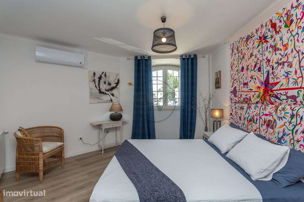 Moradia T5 com jardim e piscina no coração histórico de Azeitão-46