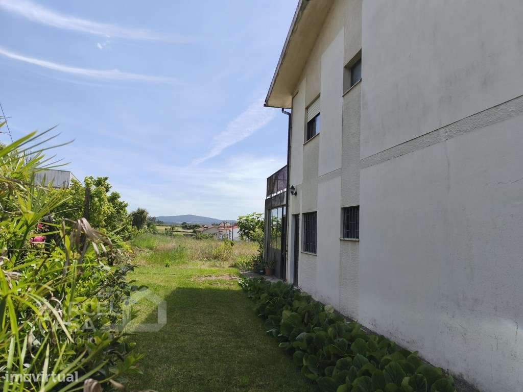 Moradia individual T3 com terreno em Airó - Barcelos-34