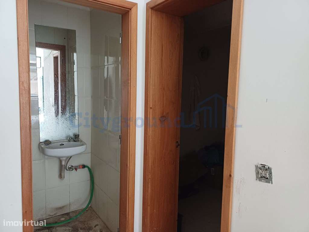 Excelente prédio renovado, de 10 fracções, em Benfica-34