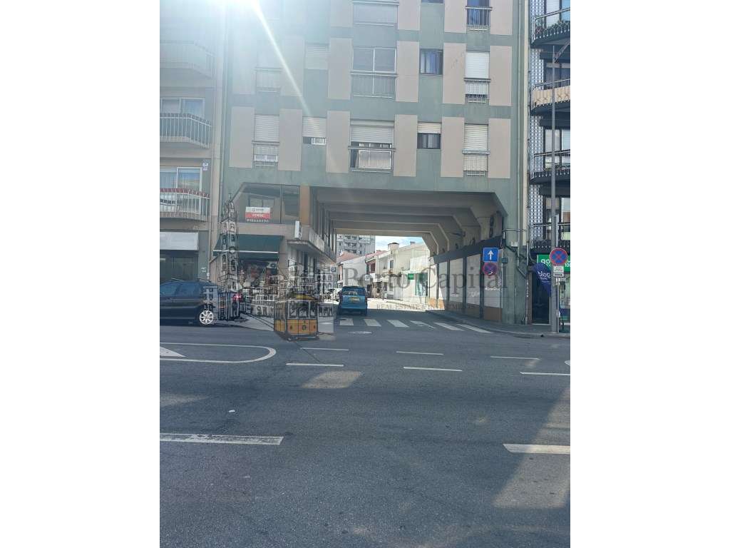 Vende-se Loja Centro de Vila Nova de Gaia - Grande imagem: 2/20