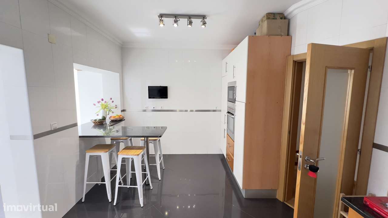 Apartamento T6 Duplex junto à Gulbenkian-7