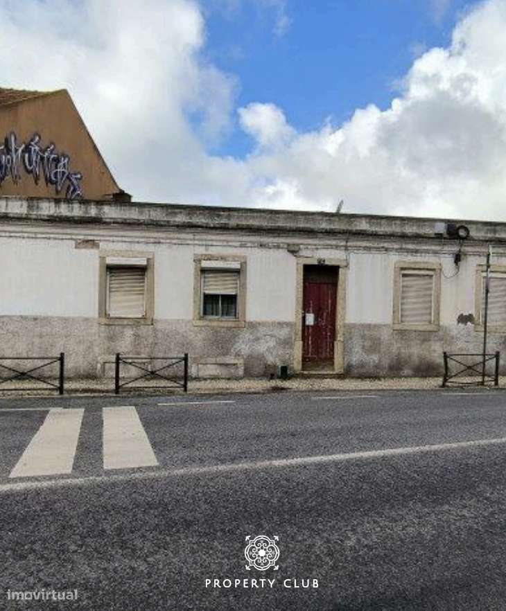 Prédio à venda em Campo de Ourique-1