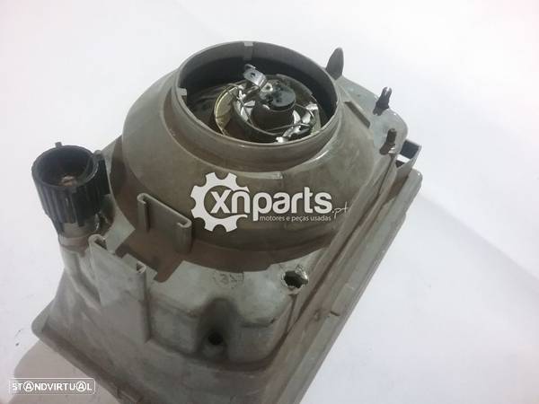 Farol normal Frente Dto PEUGEOT 604 1975 - 1987 Usado - 2