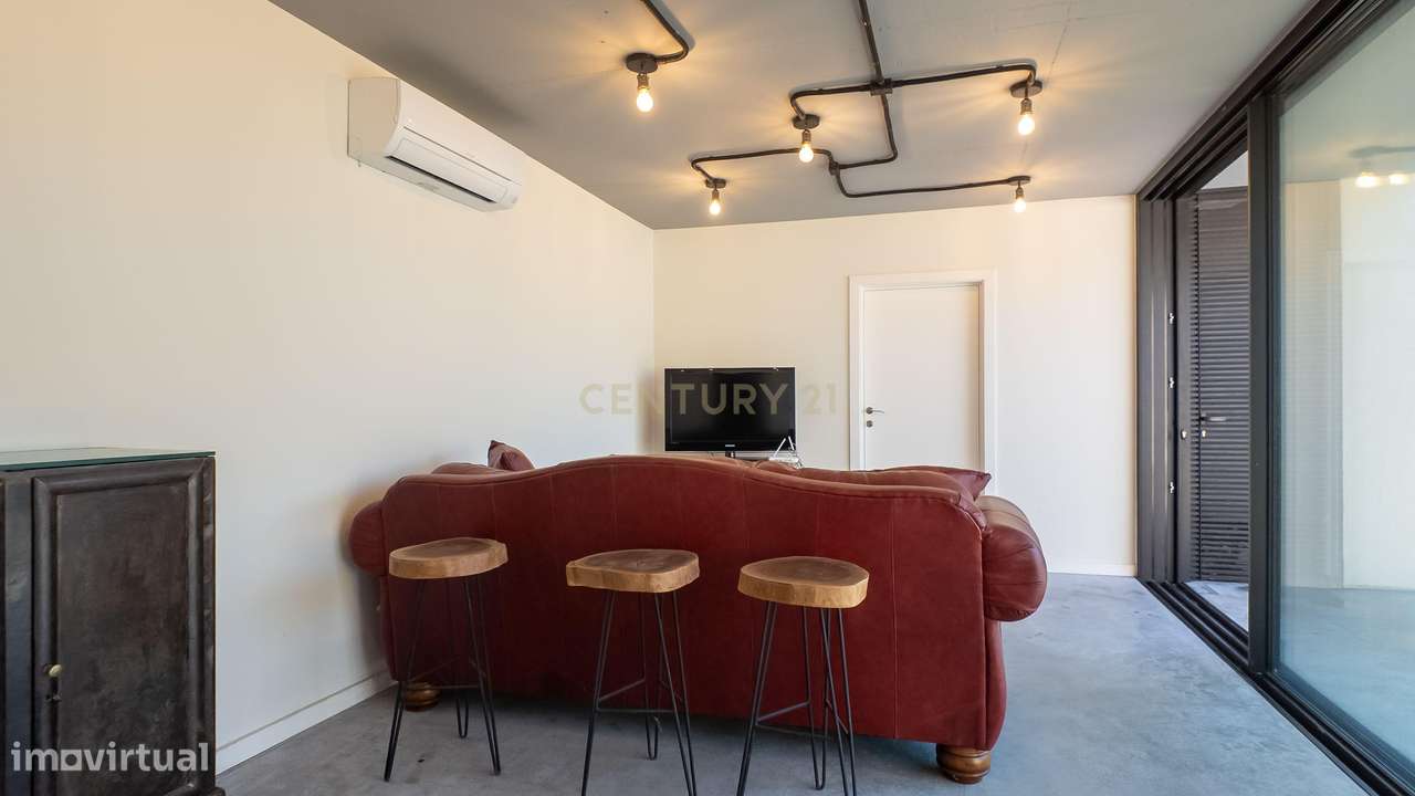 Moradia de Luxo | Construída em 2023 | Design Contemporâneo com Piscin-26