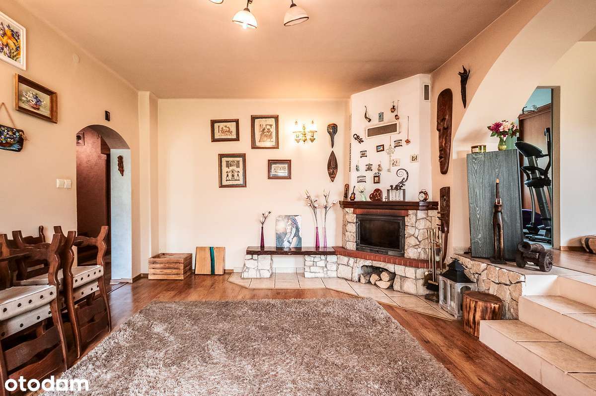 Przestronny dom z 7 pokojami i garażem W Chełmie.-2