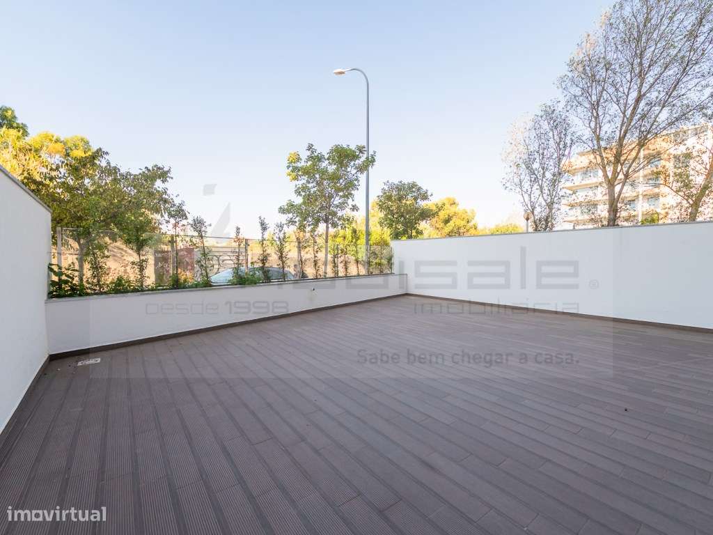 T2 Excelentes Acabamentos com Terraço e Box Perto da Praia de Carca...-7