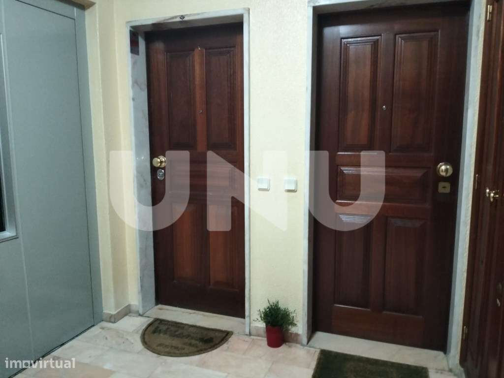 Apartamento T3 com boas áreas, em São Marcos, com suite e lareira-24