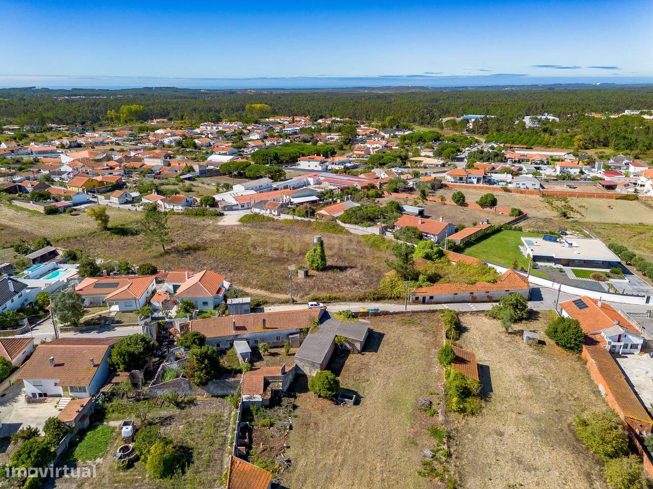 Moradia T4 implantada, num lote de terreno de 1025 m2  em  Martingança - Grande imagem: 5/28