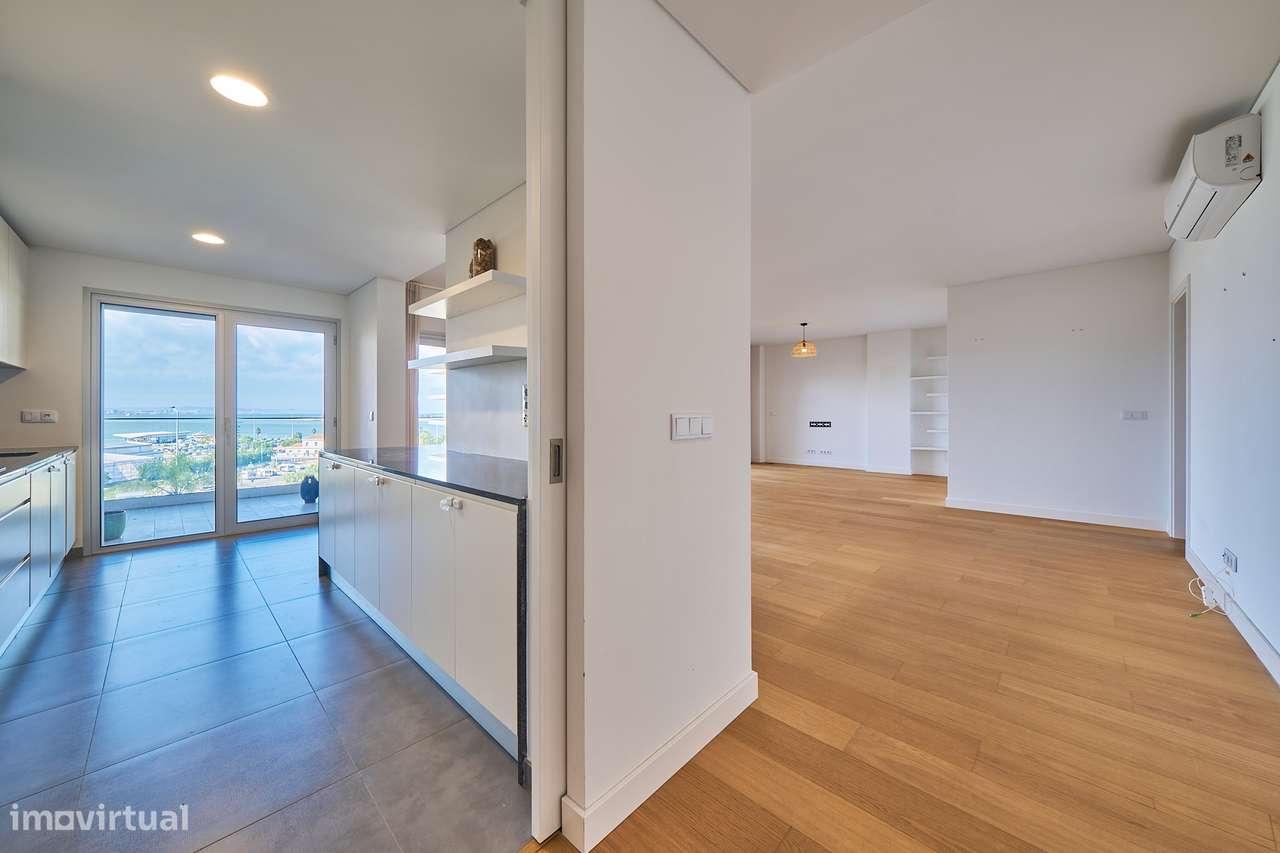 T4 Deslumbrante c/ Vista Tejo | One River Seixal-4