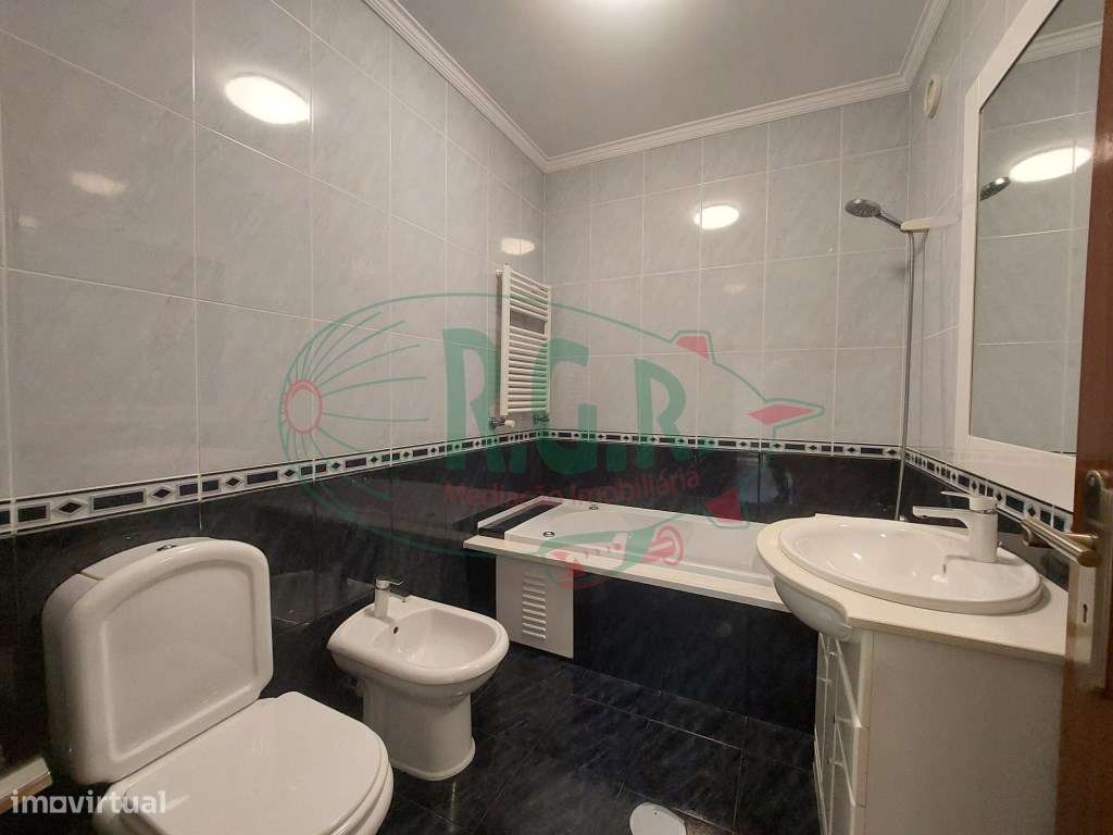 T2 PRONTO A HABITAR | Suite | Garagem Fechada-15