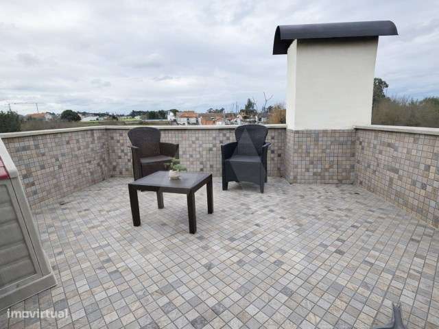 Moradia T3 com garagem e quintal em Eixo - Grande imagem: 4/22