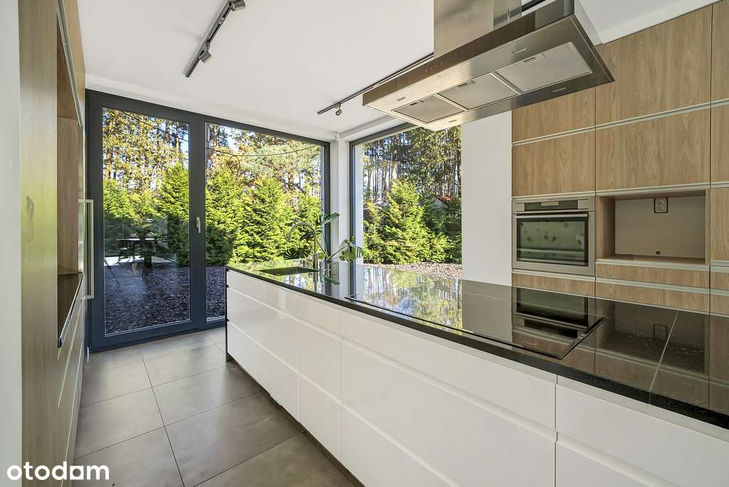 Luksus w sercu natury - dom przy ścianie lasu-10