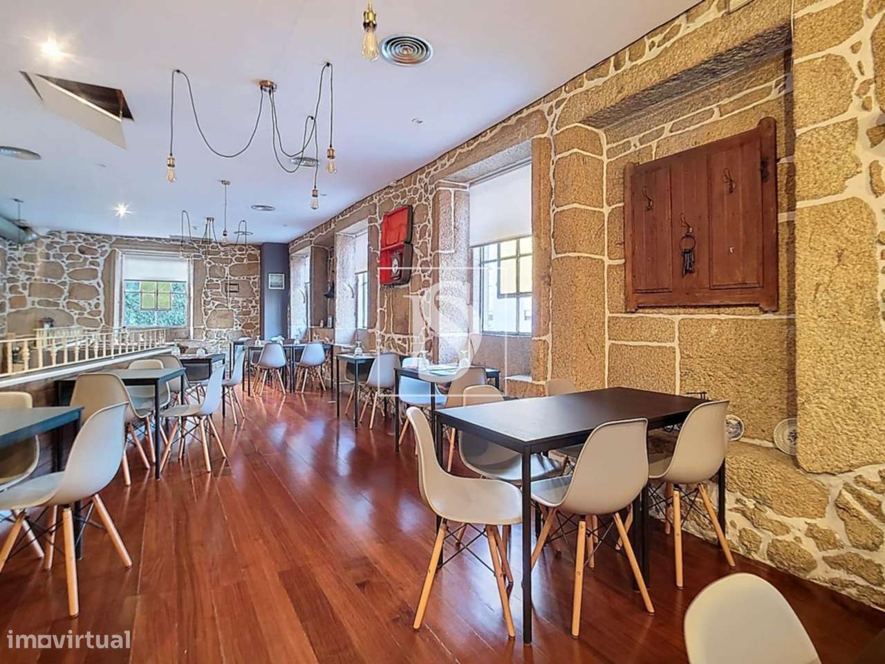 Trespasse de Restaurante no centro de Gondomar.-27