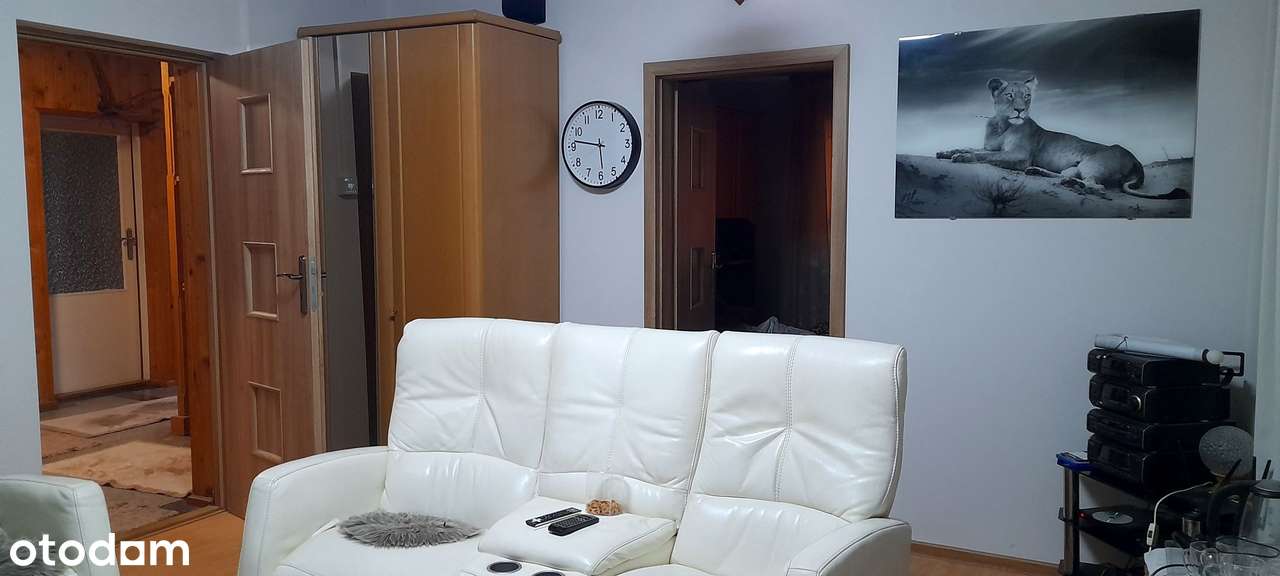 Dzięgielów - dom piętrowy z zabudowaniami gospodarczymi.-8