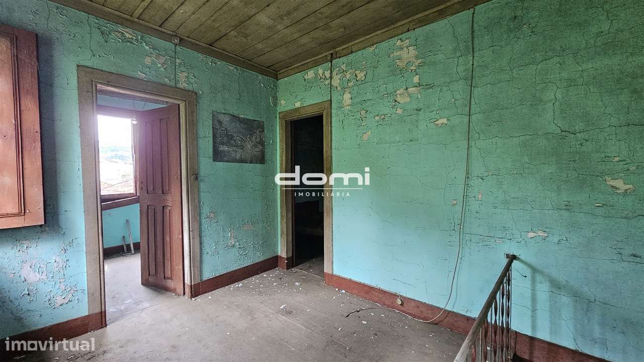 Moradia para Reabilitar a poucos minutos do centro de São Pedro do Sul - Grande imagem: 2/11