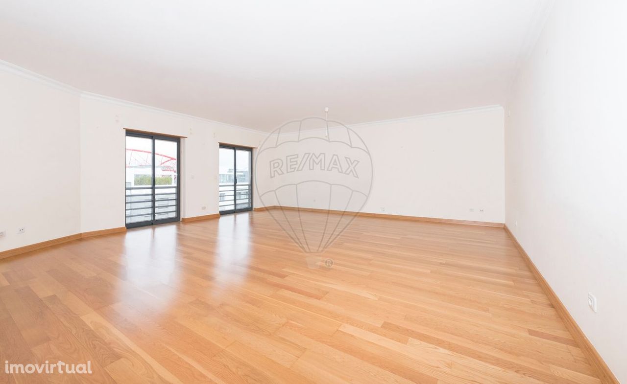 Apartamento T4 para arrendamento