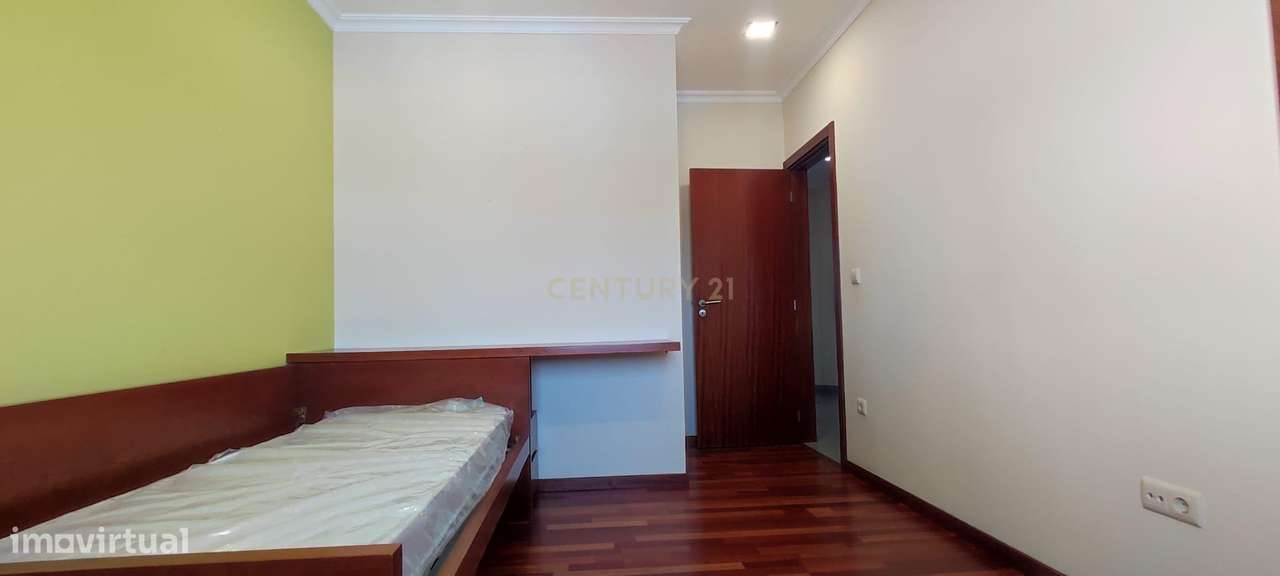 Apartamento T2 com Vista Panorâmica em Valença-19