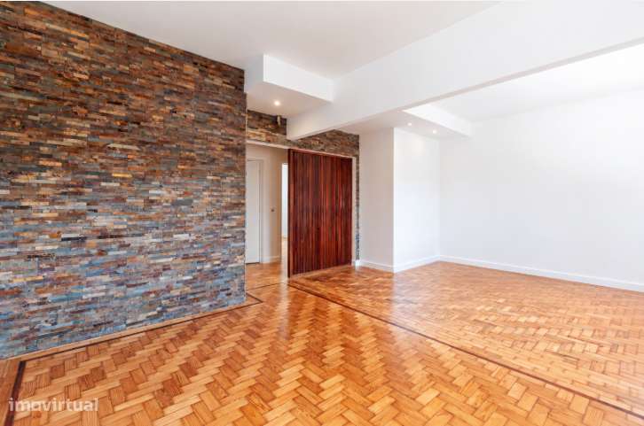 T2 Remodelado com Elegância no Coração de S João da Madeira-3