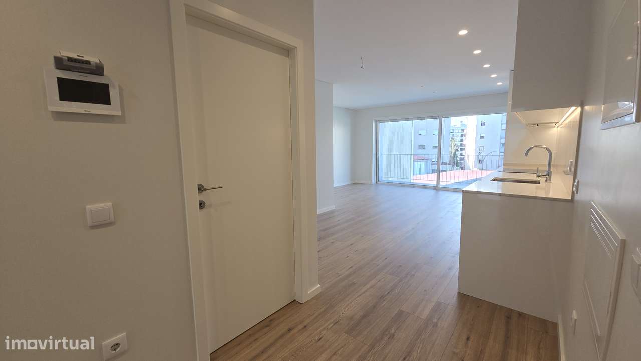 APARTAMENTO T2 NOVO COM TERRAÇO NO CORAÇÃO DE BRAGA - Grande imagem: 4/17